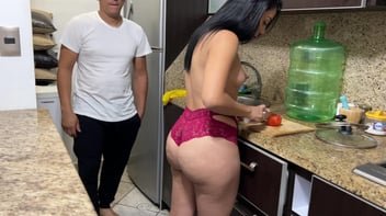 Горячий клип Nguyen Thi Huong от Thai Nguyen был распространен