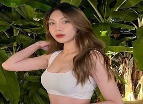 Модель пригласила тестового фотографа на горячей фотографии